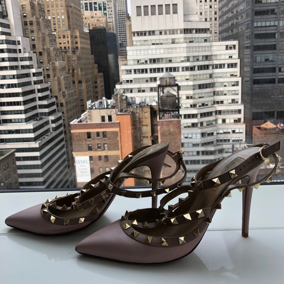 Original Valentino leather pump heels in used fair condition - Picture 2 of 10